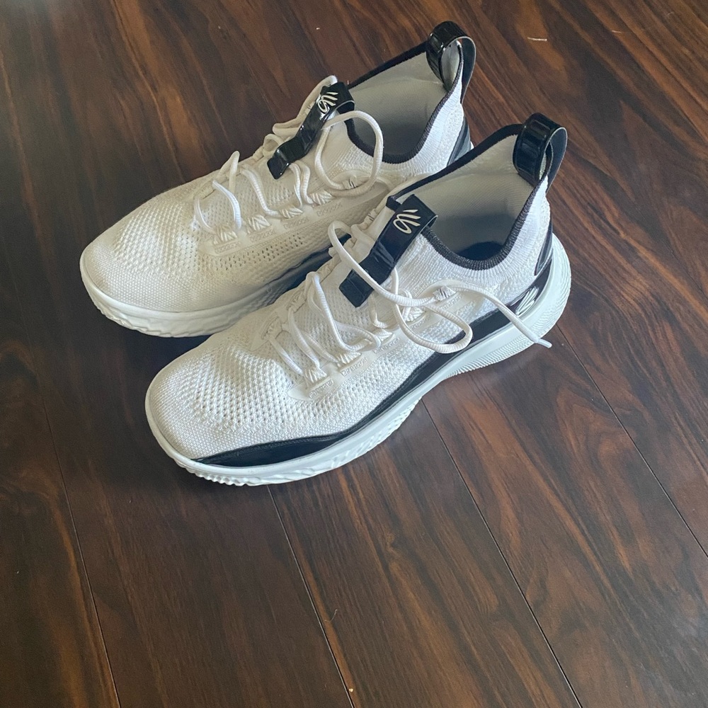 Curry Flow 8 Shoes